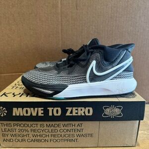 Nike Kyrie Irving 8 brand new in the box size 5 boy 6.5 women black and white